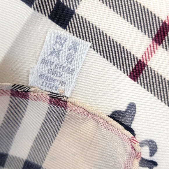 ⭐BURBERRY Burberry Square Silk Neckerchief 18” X 18” Walking The Dog. Novacheck - Picture 7 of 8